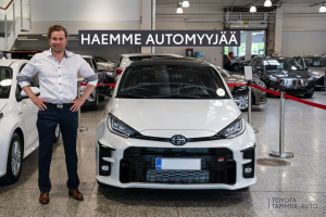 Oletko sinä seuraava automyyjämme? 🚘 Toyota on ollut useita vuosia Suomen myydyin automerkki ja on tälläkin hetkellä ylivoimaine...
